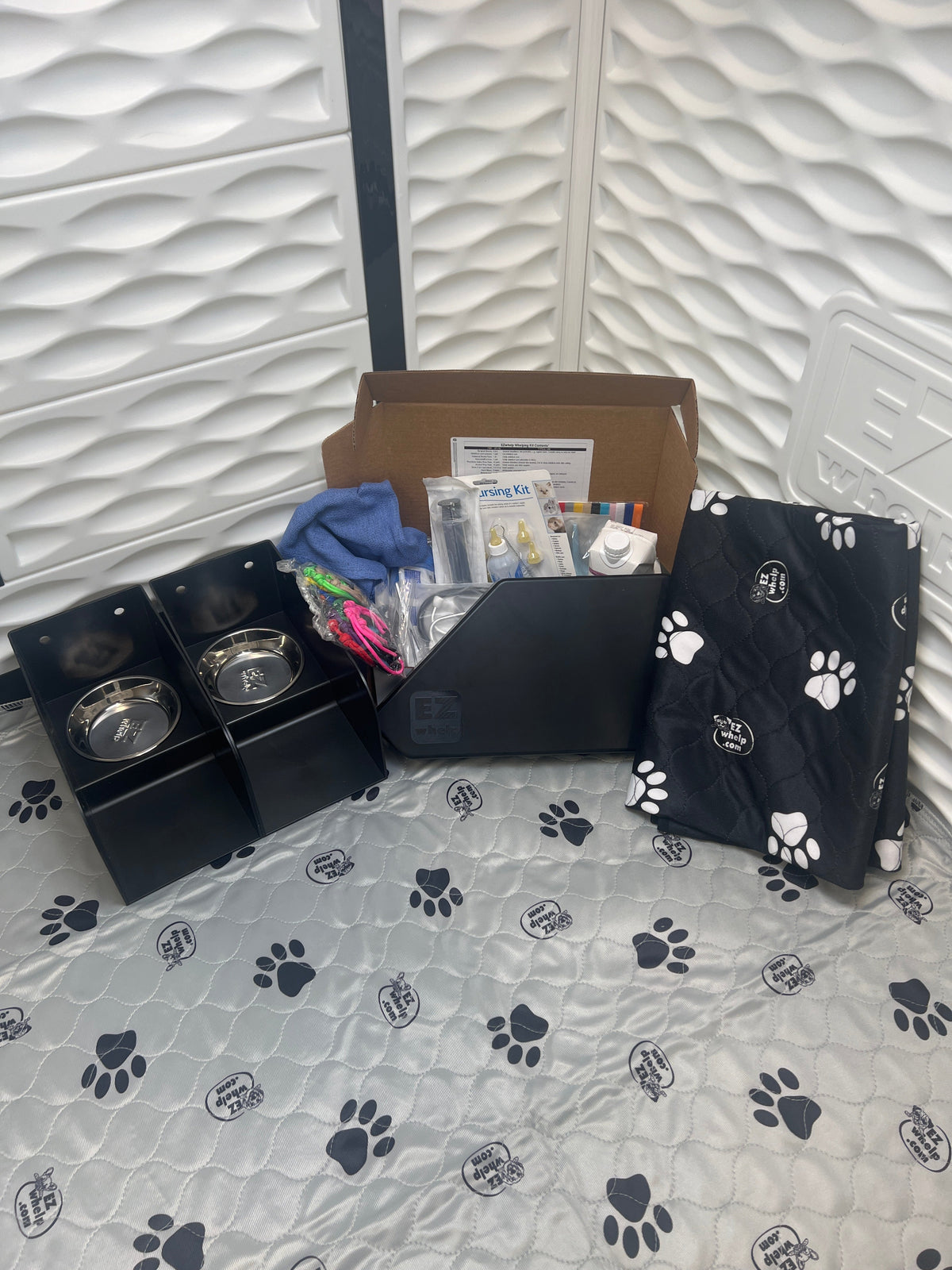 EZwhelp EZclassic Pro Set whelping box bundle with pig rails, 3 pads and a canvas floor liner