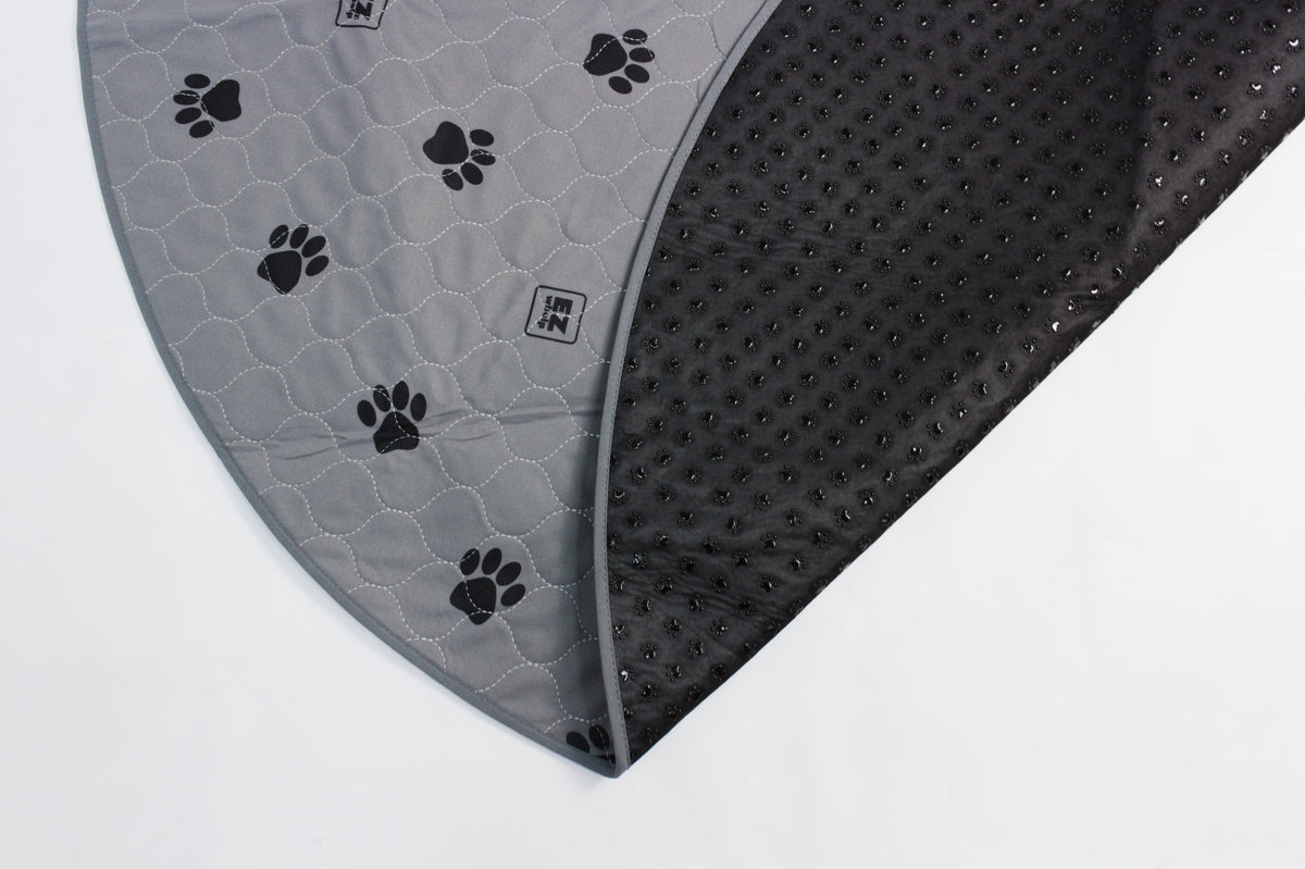 Round heavy-absorbency EZwhelp pad that dries fast and goes in the wash for reuse