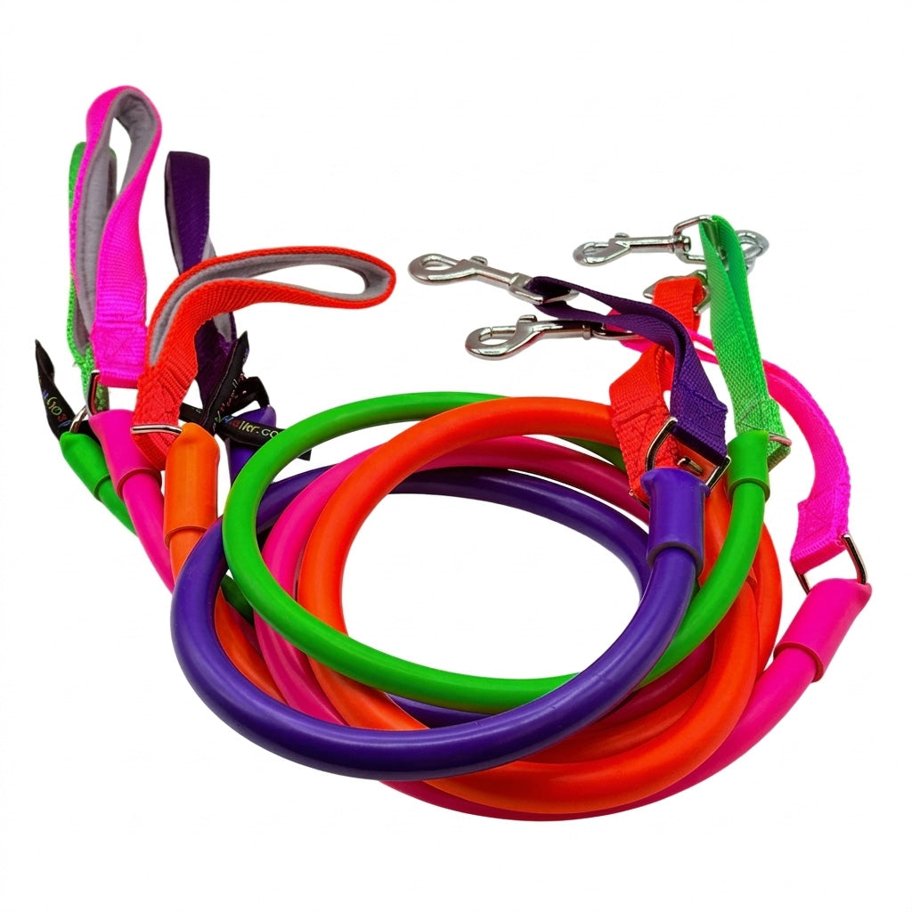 WACKYstore WUNDERleash stretch dog leash with a steel safety cable running inside its full length
